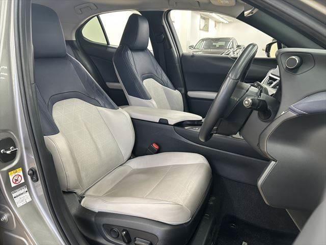 ＵＸ ＵＸ２５０ｈ　バージョンＬ　サンルーフ　本革シート　シートヒーター　シートエアコン　純正１０．３インチナビ　レーダークルーズコントロール　３眼ＬＥＤヘッドライト　衝突軽減ブレーキ　Ｂｌｕｅｔｏｏｔｈ　パワーシート　全周囲カメラ（10枚目）