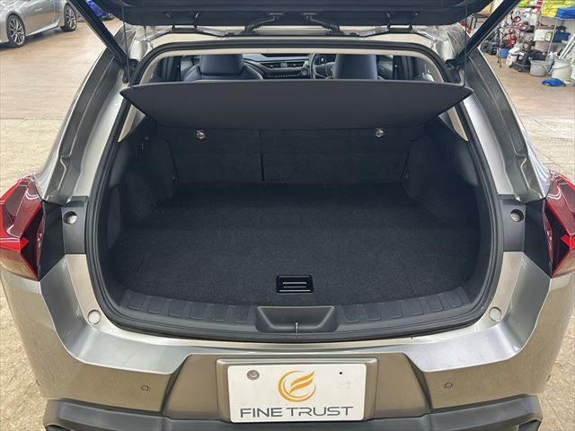 ＵＸ ＵＸ２５０ｈ　バージョンＬ　サンルーフ　本革シート　シートヒーター　シートエアコン　純正１０．３インチナビ　レーダークルーズコントロール　３眼ＬＥＤヘッドライト　衝突軽減ブレーキ　Ｂｌｕｅｔｏｏｔｈ　パワーシート　全周囲カメラ（12枚目）