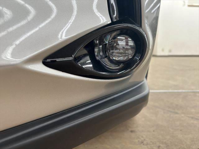 ＵＸ ＵＸ２５０ｈ　バージョンＬ　サンルーフ　本革シート　シートヒーター　シートエアコン　純正１０．３インチナビ　レーダークルーズコントロール　３眼ＬＥＤヘッドライト　衝突軽減ブレーキ　Ｂｌｕｅｔｏｏｔｈ　パワーシート　全周囲カメラ（25枚目）