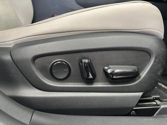 ＵＸ ＵＸ２５０ｈ　バージョンＬ　サンルーフ　本革シート　シートヒーター　シートエアコン　純正１０．３インチナビ　レーダークルーズコントロール　３眼ＬＥＤヘッドライト　衝突軽減ブレーキ　Ｂｌｕｅｔｏｏｔｈ　パワーシート　全周囲カメラ（45枚目）