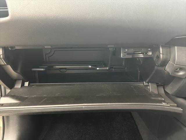 ＵＸ ＵＸ２５０ｈ　バージョンＬ　サンルーフ　本革シート　シートヒーター　シートエアコン　純正１０．３インチナビ　レーダークルーズコントロール　３眼ＬＥＤヘッドライト　衝突軽減ブレーキ　Ｂｌｕｅｔｏｏｔｈ　パワーシート　全周囲カメラ（46枚目）