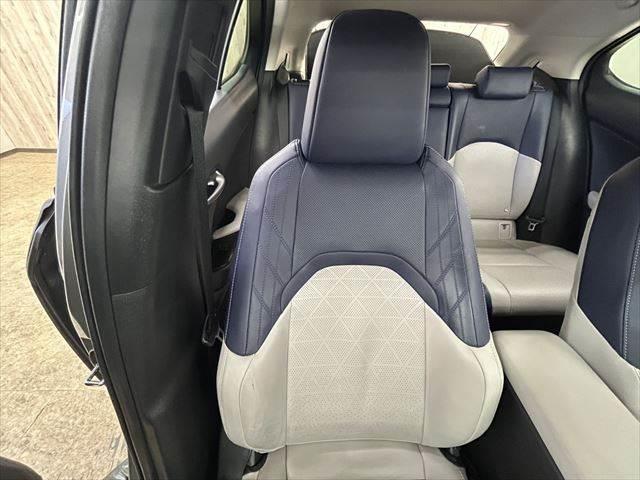 ＵＸ ＵＸ２５０ｈ　バージョンＬ　サンルーフ　本革シート　シートヒーター　シートエアコン　純正１０．３インチナビ　レーダークルーズコントロール　３眼ＬＥＤヘッドライト　衝突軽減ブレーキ　Ｂｌｕｅｔｏｏｔｈ　パワーシート　全周囲カメラ（52枚目）