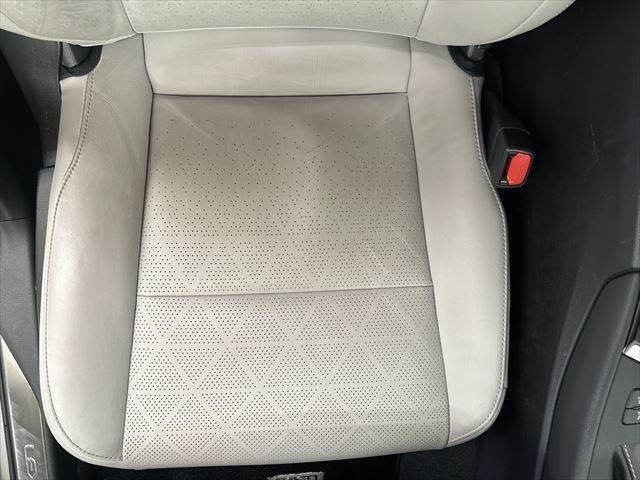 ＵＸ ＵＸ２５０ｈ　バージョンＬ　サンルーフ　本革シート　シートヒーター　シートエアコン　純正１０．３インチナビ　レーダークルーズコントロール　３眼ＬＥＤヘッドライト　衝突軽減ブレーキ　Ｂｌｕｅｔｏｏｔｈ　パワーシート　全周囲カメラ（53枚目）