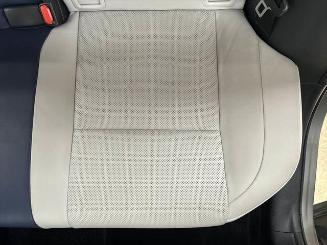 ＵＸ ＵＸ２５０ｈ　バージョンＬ　サンルーフ　本革シート　シートヒーター　シートエアコン　純正１０．３インチナビ　レーダークルーズコントロール　３眼ＬＥＤヘッドライト　衝突軽減ブレーキ　Ｂｌｕｅｔｏｏｔｈ　パワーシート　全周囲カメラ（62枚目）