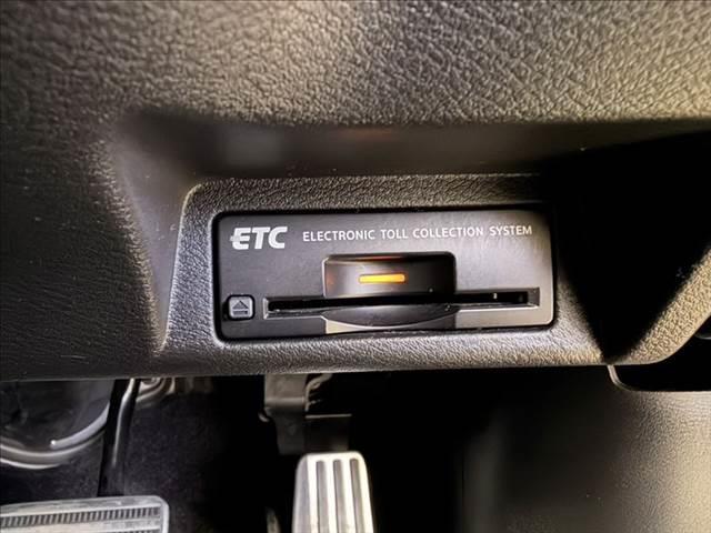 スカイライン ２００ＧＴ－ｔタイプＳＰ　純正ＳＤナビ　レーダークルーズコントロール　全周囲カメラ　フルセグＴＶ　Ｂｌｕｅｔｏｏｔｈ　本革シート　パワーシート　シートヒーター　ＬＥＤヘッドライト　スマートキー　電動格納ミラー（39枚目）