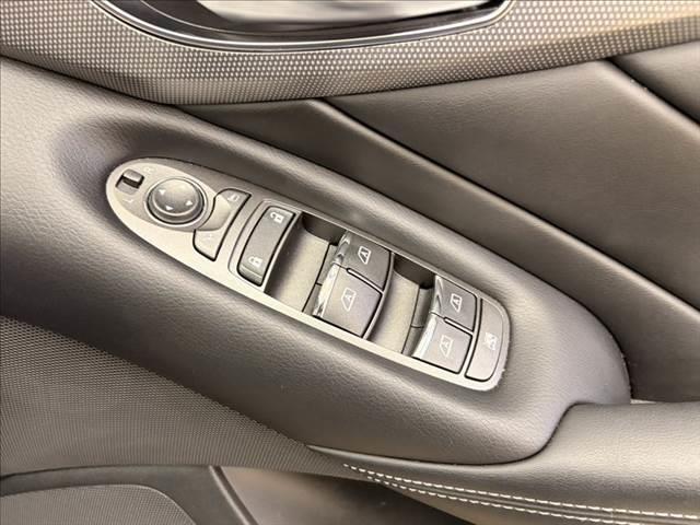 スカイライン ２００ＧＴ－ｔタイプＳＰ　純正ＳＤナビ　レーダークルーズコントロール　全周囲カメラ　フルセグＴＶ　Ｂｌｕｅｔｏｏｔｈ　本革シート　パワーシート　シートヒーター　ＬＥＤヘッドライト　スマートキー　電動格納ミラー（40枚目）