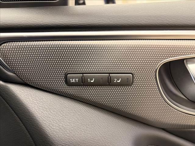 スカイライン ２００ＧＴ－ｔタイプＳＰ　純正ＳＤナビ　レーダークルーズコントロール　全周囲カメラ　フルセグＴＶ　Ｂｌｕｅｔｏｏｔｈ　本革シート　パワーシート　シートヒーター　ＬＥＤヘッドライト　スマートキー　電動格納ミラー（41枚目）