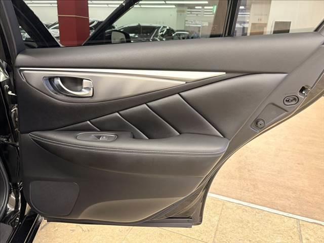 スカイライン ２００ＧＴ－ｔタイプＳＰ　純正ＳＤナビ　レーダークルーズコントロール　全周囲カメラ　フルセグＴＶ　Ｂｌｕｅｔｏｏｔｈ　本革シート　パワーシート　シートヒーター　ＬＥＤヘッドライト　スマートキー　電動格納ミラー（51枚目）