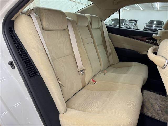 クラウンハイブリッド ロイヤルサルーン 純正HDDナビ レーダークルーズコントロール 衝突軽減ブレーキ 禁煙車 バックカメラ フルセグ パワーシート LEDヘッドライト シートヒーター Bluetooth クリアランスソナー 17インチAW(9枚目)