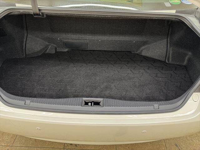 クラウンハイブリッド ロイヤルサルーン 純正HDDナビ レーダークルーズコントロール 衝突軽減ブレーキ 禁煙車 バックカメラ フルセグ パワーシート LEDヘッドライト シートヒーター Bluetooth クリアランスソナー 17インチAW(10枚目)