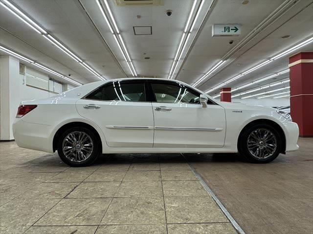 クラウンハイブリッド ロイヤルサルーン 純正HDDナビ レーダークルーズコントロール 衝突軽減ブレーキ 禁煙車 バックカメラ フルセグ パワーシート LEDヘッドライト シートヒーター Bluetooth クリアランスソナー 17インチAW(16枚目)