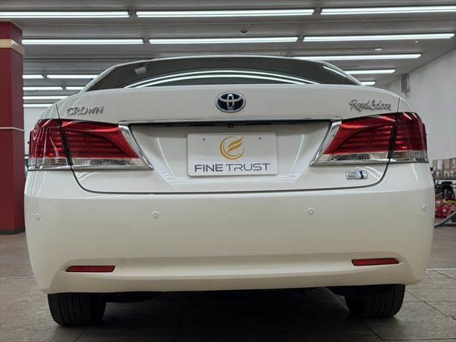 クラウンハイブリッド ロイヤルサルーン 純正HDDナビ レーダークルーズコントロール 衝突軽減ブレーキ 禁煙車 バックカメラ フルセグ パワーシート LEDヘッドライト シートヒーター Bluetooth クリアランスソナー 17インチAW(17枚目)