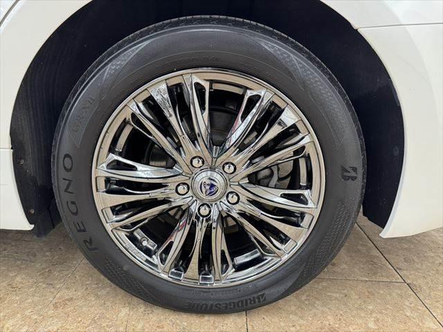 クラウンハイブリッド ロイヤルサルーン 純正HDDナビ レーダークルーズコントロール 衝突軽減ブレーキ 禁煙車 バックカメラ フルセグ パワーシート LEDヘッドライト シートヒーター Bluetooth クリアランスソナー 17インチAW(27枚目)