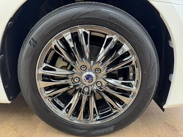 クラウンハイブリッド ロイヤルサルーン 純正HDDナビ レーダークルーズコントロール 衝突軽減ブレーキ 禁煙車 バックカメラ フルセグ パワーシート LEDヘッドライト シートヒーター Bluetooth クリアランスソナー 17インチAW(28枚目)