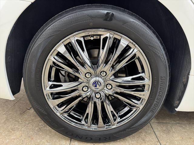 クラウンハイブリッド ロイヤルサルーン 純正HDDナビ レーダークルーズコントロール 衝突軽減ブレーキ 禁煙車 バックカメラ フルセグ パワーシート LEDヘッドライト シートヒーター Bluetooth クリアランスソナー 17インチAW(29枚目)