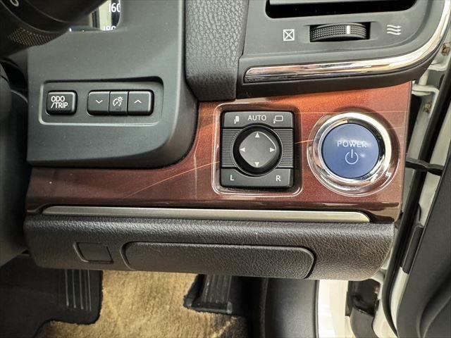 クラウンハイブリッド ロイヤルサルーン 純正HDDナビ レーダークルーズコントロール 衝突軽減ブレーキ 禁煙車 バックカメラ フルセグ パワーシート LEDヘッドライト シートヒーター Bluetooth クリアランスソナー 17インチAW(41枚目)