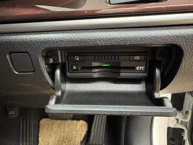 クラウンハイブリッド ロイヤルサルーン 純正HDDナビ レーダークルーズコントロール 衝突軽減ブレーキ 禁煙車 バックカメラ フルセグ パワーシート LEDヘッドライト シートヒーター Bluetooth クリアランスソナー 17インチAW(42枚目)