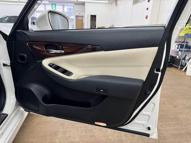 クラウンハイブリッド ロイヤルサルーン 純正HDDナビ レーダークルーズコントロール 衝突軽減ブレーキ 禁煙車 バックカメラ フルセグ パワーシート LEDヘッドライト シートヒーター Bluetooth クリアランスソナー 17インチAW(50枚目)