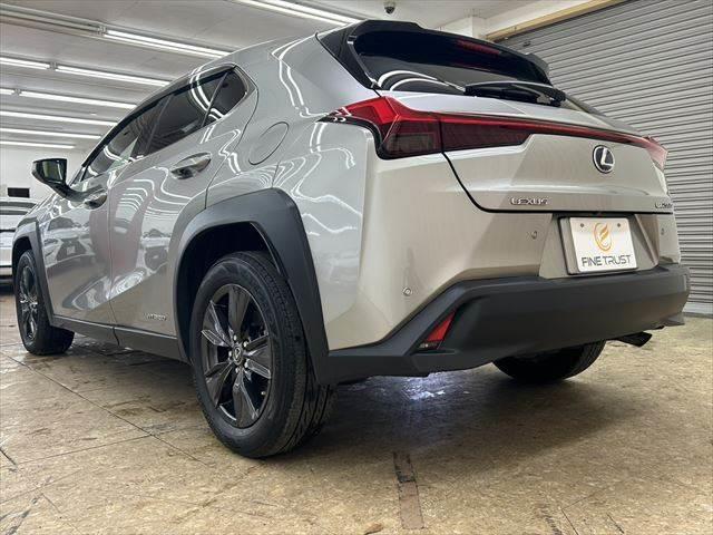 ＵＸ ＵＸ２５０ｈ　バージョンＣ　ステアリングヒーター　衝突軽減ブレーキ　禁煙車　純正１２．３インチナビ　Ｂカメラ　レーダークルーズコントロール　シートヒーター　パワーシート　電動リアゲート　ブラインドスポットモニター　障害物センサー（19枚目）