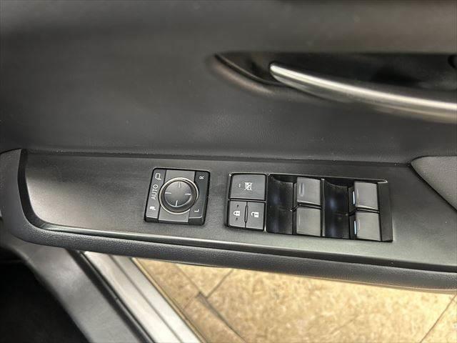 ＵＸ ＵＸ２５０ｈ　バージョンＣ　ステアリングヒーター　衝突軽減ブレーキ　禁煙車　純正１２．３インチナビ　Ｂカメラ　レーダークルーズコントロール　シートヒーター　パワーシート　電動リアゲート　ブラインドスポットモニター　障害物センサー（40枚目）