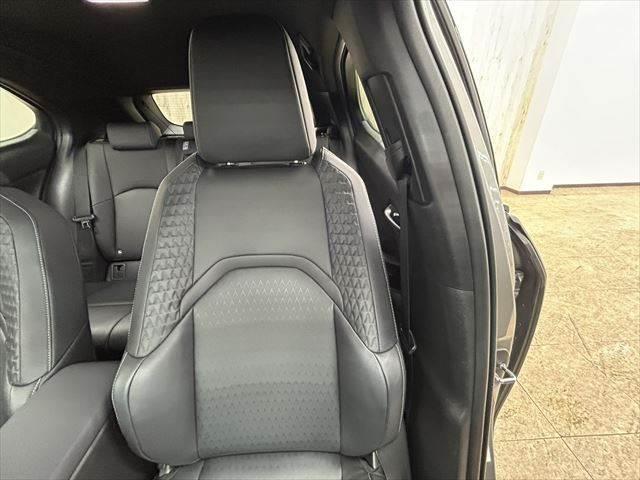 ＵＸ ＵＸ２５０ｈ　バージョンＣ　ステアリングヒーター　衝突軽減ブレーキ　禁煙車　純正１２．３インチナビ　Ｂカメラ　レーダークルーズコントロール　シートヒーター　パワーシート　電動リアゲート　ブラインドスポットモニター　障害物センサー（54枚目）