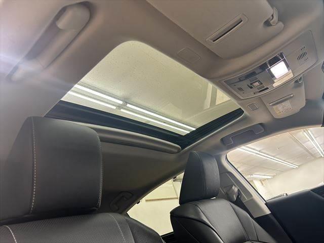 ＥＳ ＥＳ３００ｈ　バージョンＬ　禁煙車　サンルーフ　デジタルインナーミラー　マークレビンソンオーディオ　全方位カメラ　本革シート　ステアリングヒーター　ヘッドアップディスプレイ　バックフォグランプ　三眼ＬＥＤヘッドライト　フルセグ（7枚目）