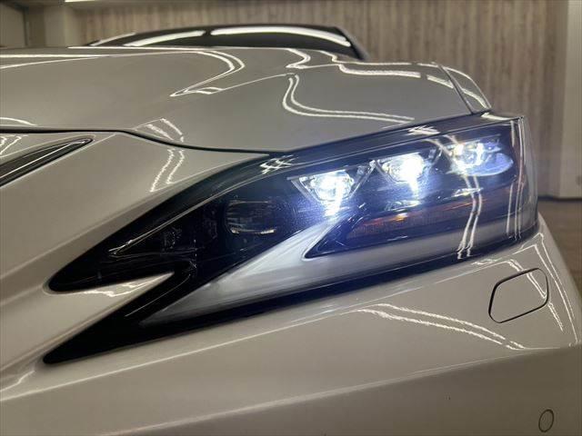 ＥＳ ＥＳ３００ｈ　バージョンＬ　禁煙車　サンルーフ　デジタルインナーミラー　マークレビンソンオーディオ　全方位カメラ　本革シート　ステアリングヒーター　ヘッドアップディスプレイ　バックフォグランプ　三眼ＬＥＤヘッドライト　フルセグ（12枚目）
