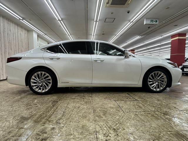 ＥＳ ＥＳ３００ｈ　バージョンＬ　禁煙車　サンルーフ　デジタルインナーミラー　マークレビンソンオーディオ　全方位カメラ　本革シート　ステアリングヒーター　ヘッドアップディスプレイ　バックフォグランプ　三眼ＬＥＤヘッドライト　フルセグ（16枚目）