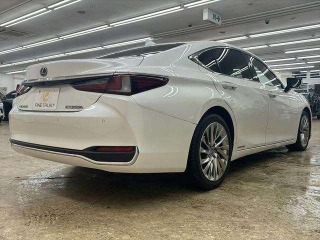 ＥＳ ＥＳ３００ｈ　バージョンＬ　禁煙車　サンルーフ　デジタルインナーミラー　マークレビンソンオーディオ　全方位カメラ　本革シート　ステアリングヒーター　ヘッドアップディスプレイ　バックフォグランプ　三眼ＬＥＤヘッドライト　フルセグ（18枚目）