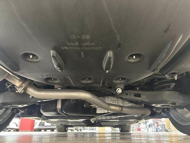 ＥＳ ＥＳ３００ｈ　バージョンＬ　禁煙車　サンルーフ　デジタルインナーミラー　マークレビンソンオーディオ　全方位カメラ　本革シート　ステアリングヒーター　ヘッドアップディスプレイ　バックフォグランプ　三眼ＬＥＤヘッドライト　フルセグ（29枚目）