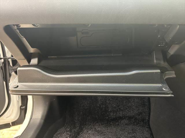 ＥＳ ＥＳ３００ｈ　バージョンＬ　禁煙車　サンルーフ　デジタルインナーミラー　マークレビンソンオーディオ　全方位カメラ　本革シート　ステアリングヒーター　ヘッドアップディスプレイ　バックフォグランプ　三眼ＬＥＤヘッドライト　フルセグ（40枚目）