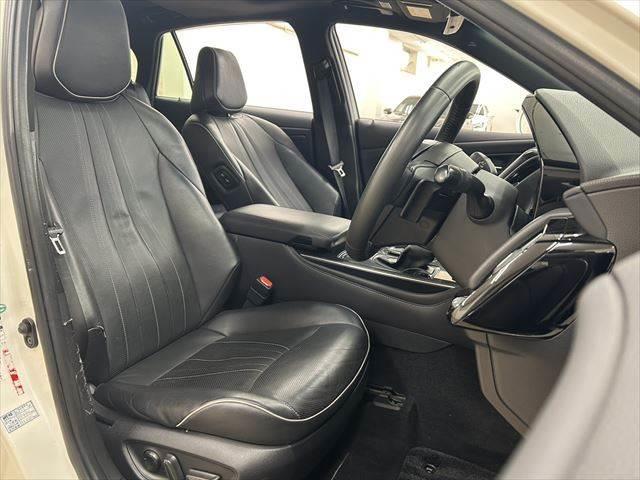 クラウンハイブリッド ＲＳアドバンス　禁煙車　サンルーフ　黒革シート　全方位カメラ　レーダークルーズコントロール　ヘッドアップディスプレイ　衝突軽減ブレーキ　純正ＳＤナビ　シートヒーター　シートエアコン　パワーシート　Ｂｌｕｅｔｏｏｔｈ（8枚目）