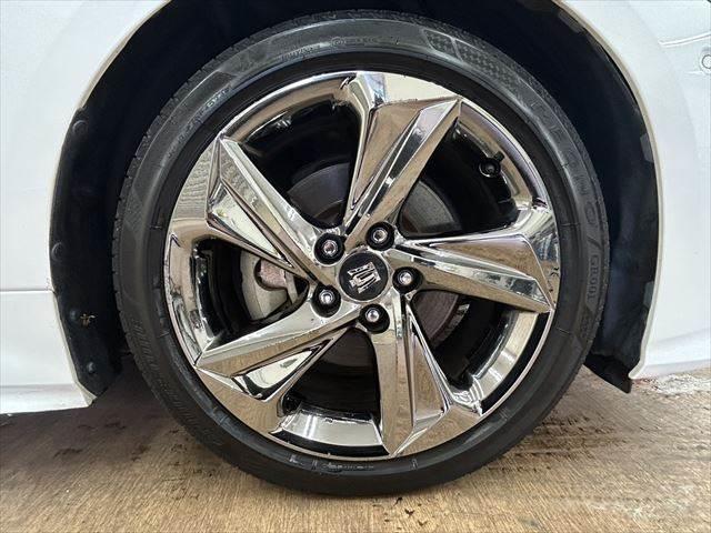 クラウンハイブリッド ＲＳアドバンス　禁煙車　サンルーフ　黒革シート　全方位カメラ　レーダークルーズコントロール　ヘッドアップディスプレイ　衝突軽減ブレーキ　純正ＳＤナビ　シートヒーター　シートエアコン　パワーシート　Ｂｌｕｅｔｏｏｔｈ（14枚目）