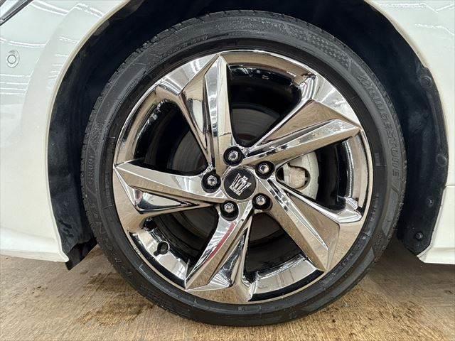 クラウンハイブリッド ＲＳアドバンス　禁煙車　サンルーフ　黒革シート　全方位カメラ　レーダークルーズコントロール　ヘッドアップディスプレイ　衝突軽減ブレーキ　純正ＳＤナビ　シートヒーター　シートエアコン　パワーシート　Ｂｌｕｅｔｏｏｔｈ（30枚目）