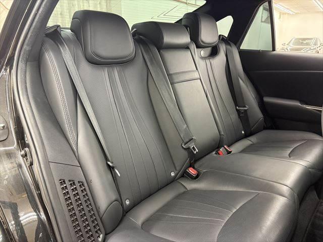 クラウンハイブリッド ＲＳアドバンス　後期型　１２．３型純正ナビ　禁煙車　衝突軽減ブレーキ　レーダークルーズコントロール　全方位カメラ　本革シート　シートエアコン　シートヒーター　パワーシート　ＨＵＤ　デジタルインナーミラー　ＢＳＭ（10枚目）