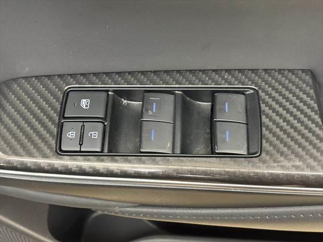 クラウンハイブリッド ＲＳアドバンス　後期型　１２．３型純正ナビ　禁煙車　衝突軽減ブレーキ　レーダークルーズコントロール　全方位カメラ　本革シート　シートエアコン　シートヒーター　パワーシート　ＨＵＤ　デジタルインナーミラー　ＢＳＭ（42枚目）