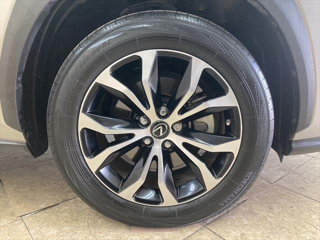 ＮＸ ＮＸ３００ｈ　Ｆスポーツ　レーダークルーズコントロール　衝突軽減ブレーキ　コーナーセンサー　本革シート　電動リアゲート　ステアリングヒーター　純正ＳＤナビ　３眼ＬＥＤヘッドライト　禁煙車　シートエアコン　シートヒーター（14枚目）