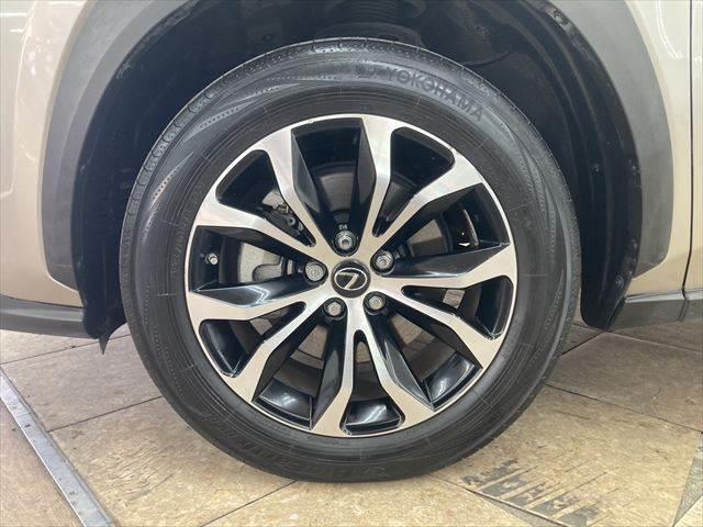 ＮＸ ＮＸ３００ｈ　Ｆスポーツ　レーダークルーズコントロール　衝突軽減ブレーキ　コーナーセンサー　本革シート　電動リアゲート　ステアリングヒーター　純正ＳＤナビ　３眼ＬＥＤヘッドライト　禁煙車　シートエアコン　シートヒーター（29枚目）