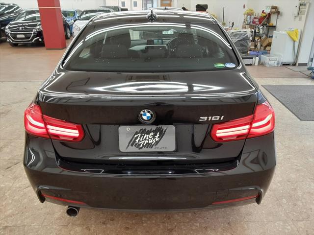 318i Mスポーツ インテリジェントセーフティ メーカーナビ バックカメラ パーキングソナー メモリーパワーシート クルーズコントロール ミラー内蔵ETC アイドリングストップ 衝突軽減ブレーキ 車線逸脱警告(8枚目)