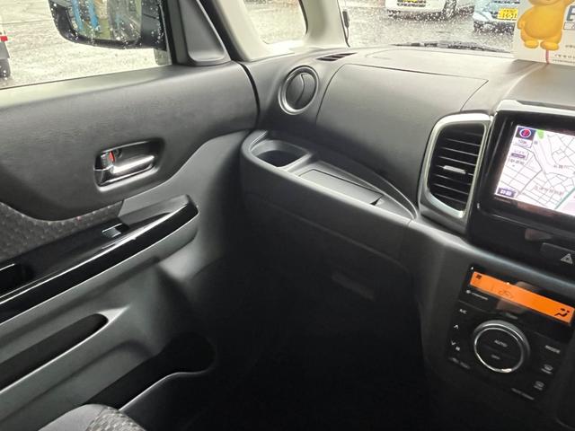 スペーシアカスタム ＸＳ　タイヤ４本・バッテリー新品交換　ＳＤナビ　Ｂｌｕｅｔｏｏｔｈオーディオ　フルセグＴＶ　両側パワースライドドア　シートヒーター　ＥＴＣ　ドラレコ（6枚目）