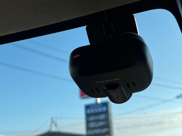 スペーシアカスタム ハイブリッドＧＳ　タイヤ４本・バッテリー新品交換　ＳＤナビ　Ｂｌｕｅｔｏｏｔｈオーディオ　フルセグＴＶ　全方位カメラ　シートヒーター　フロアマット　サイドバイザー　左側パワースライドドア　ドラレコ前後（14枚目）