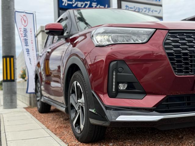 ロッキー プレミアムＧ　ＨＥＶ　純正フルエアロ　コーティング済み　保証継承　９インチナビ　バックモニター　ドラレコ　ブラインドスポットモニター　スマートアシスト　電動パーキングブレーキ　ＨＤＭＩ　スマホ充電　シートヒータ（4枚目）