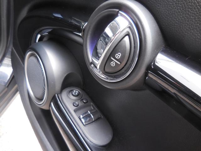 クーパーS ペッパーpkg 禁煙車 黒ルーフ Aストップ プッシュスタート LED 純正16inAW デジタルインナーミラー ドラレコ バックカメラ 純正HDDナビ BT MSV USB ETC アームレスト(37枚目)