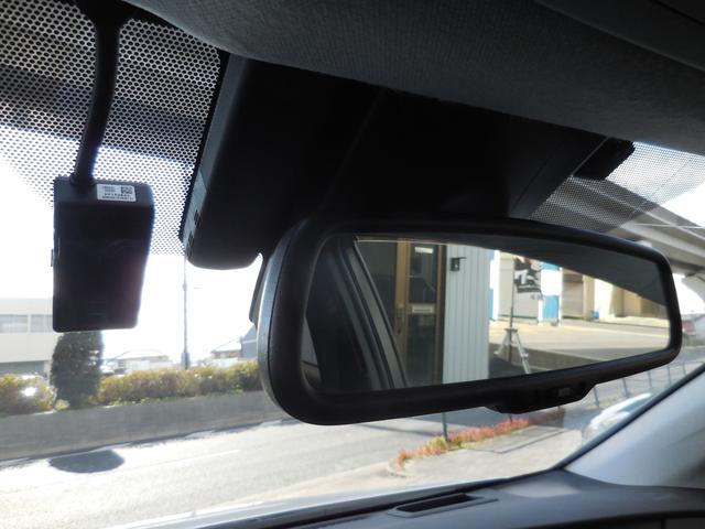 プリウス Ｓセーフティプラス　衝突軽減　車線逸脱　クルーズコントロール　ＬＥＤ　オートハイビーム　１７ｉｎＡＷ　９ｉｎＳＤナビＴＶ　ＤＶＤ　ＢＴ　バックカメラ　パーキングアシスト　ヘッドアップディスプレイ　２．０ＥＴＣ　ドラレコ（8枚目）