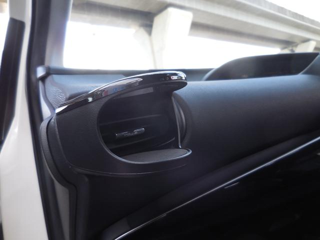 プリウス Ｓセーフティプラス　衝突軽減　車線逸脱　クルーズコントロール　ＬＥＤ　オートハイビーム　１７ｉｎＡＷ　９ｉｎＳＤナビＴＶ　ＤＶＤ　ＢＴ　バックカメラ　パーキングアシスト　ヘッドアップディスプレイ　２．０ＥＴＣ　ドラレコ（10枚目）