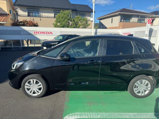 フィット ｅ：ＨＥＶホーム　当社代車　スマートキー　バックカメラ（7枚目）