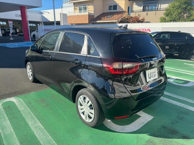 フィット ｅ：ＨＥＶホーム　当社代車　スマートキー　バックカメラ（8枚目）
