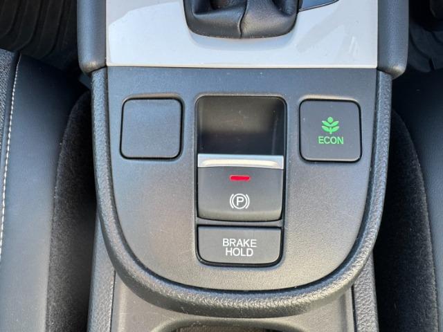 フィット ｅ：ＨＥＶホーム　当社代車　スマートキー　バックカメラ（24枚目）