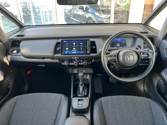 フィット ｅ：ＨＥＶホーム　ブラックスタイル　認定中古車　純正ナビ（3枚目）