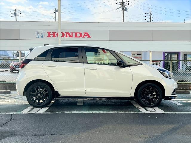 フィット ｅ：ＨＥＶホーム　ブラックスタイル　認定中古車　純正ナビ（5枚目）